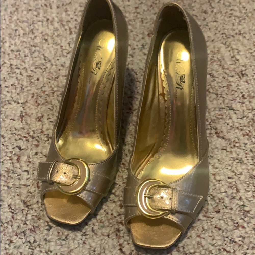 Size 9 wild rose gold heels